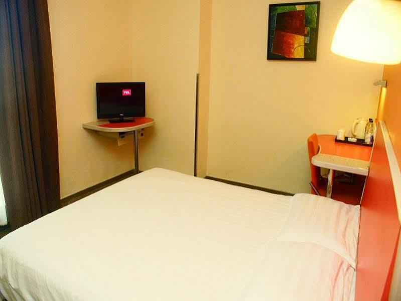 Pudong Avenue Yangpu Bridge Hotel 2*