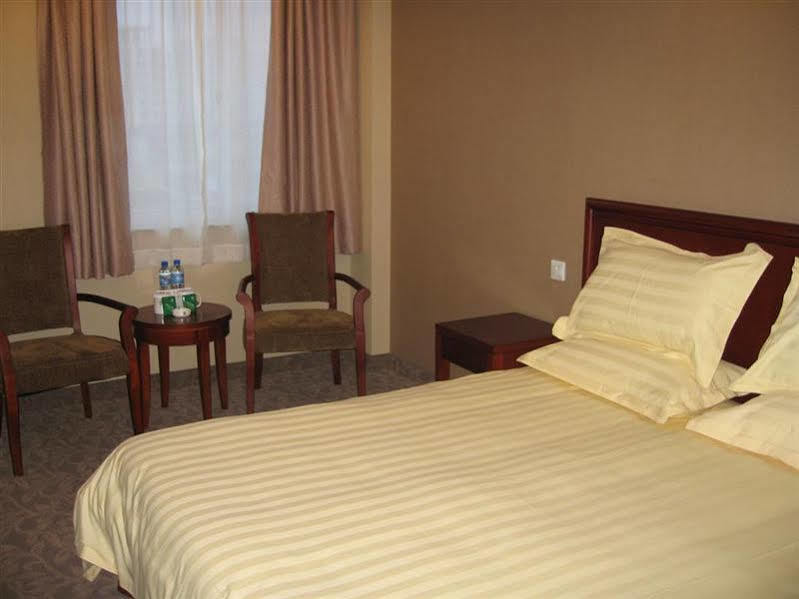 Greentree Changyang Road Jiangpu Park Metro Station Business 3* Shanghai