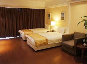 Pujiang Expo Hotel 3*