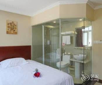 Greentree Inn Shanghai Pudong Airport Huaxia East Road Railway Station Shell Hotel Hotel 3*