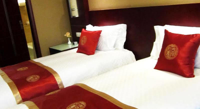 Howard Johnson Wyndham Leonora Plzaz Hotel