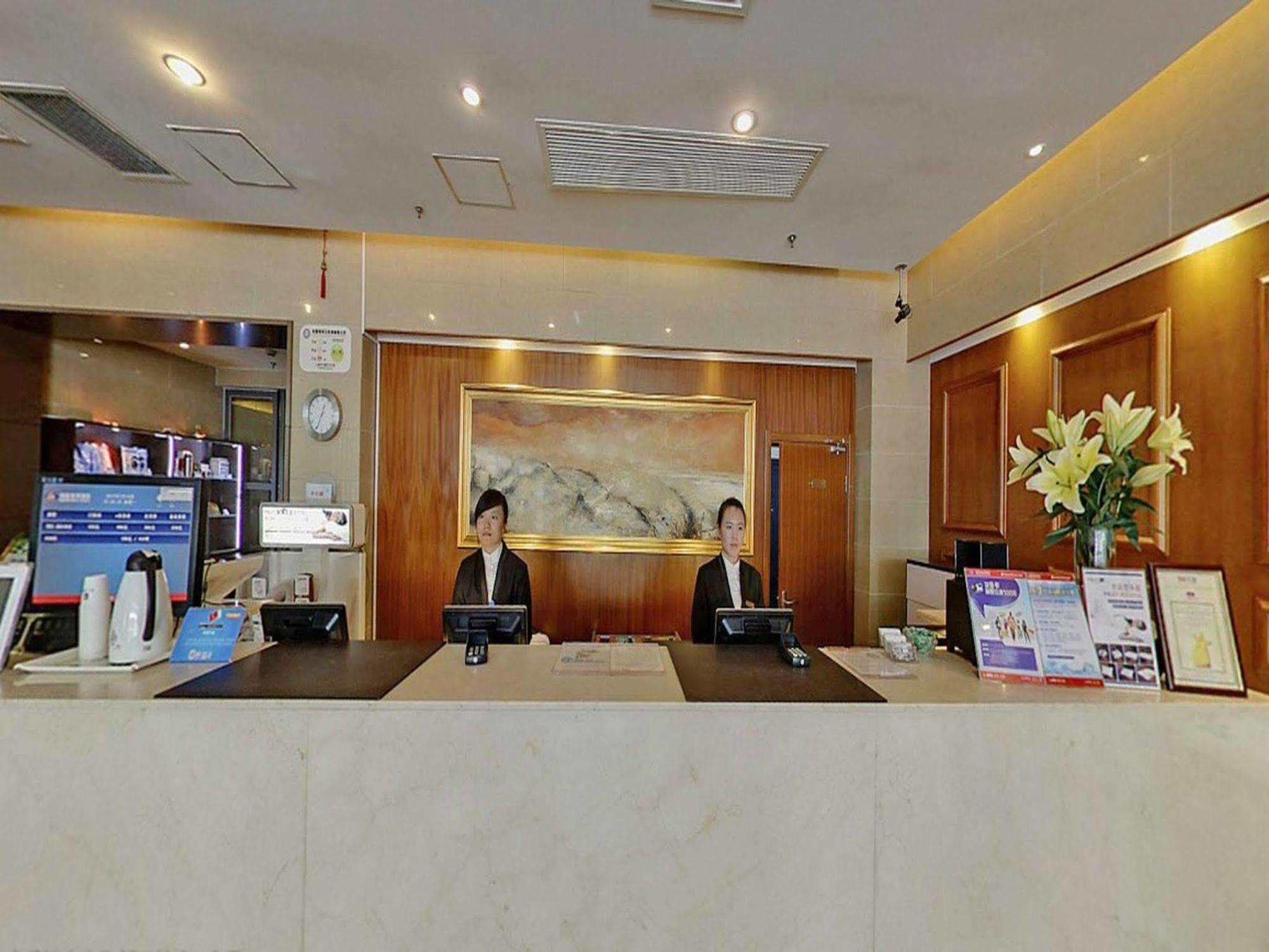 Ji Xintiandi Hotel 4*