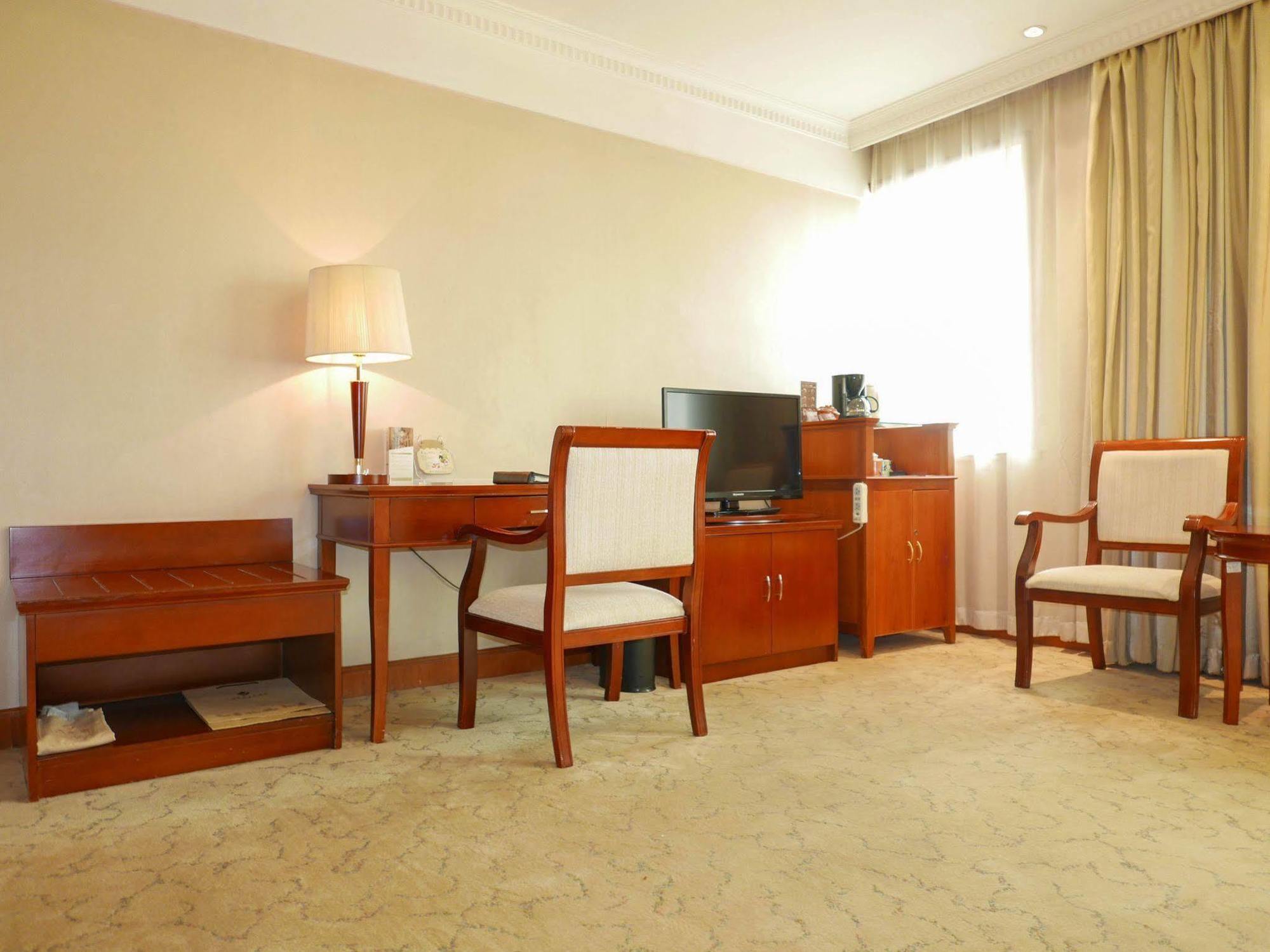 Shaanxi Business Hotel 4*