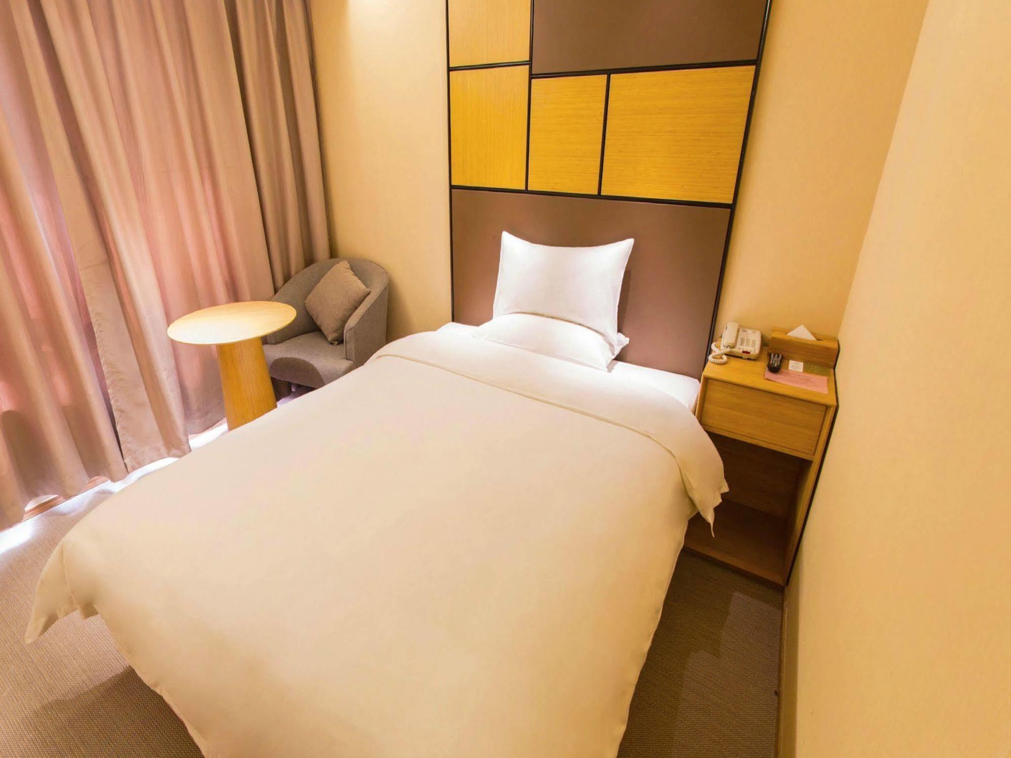 Ji Hongqiao Zhongshan West Road Hotel 4*