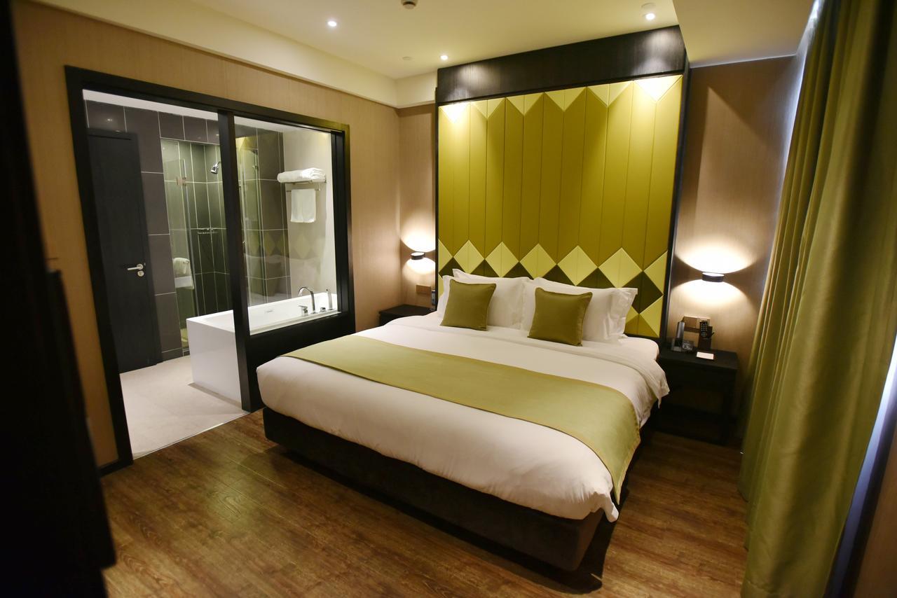 Hotel Shanghai-deco Hotel-free Shuttle Bus To Pudong Airport And Disneyland 4*