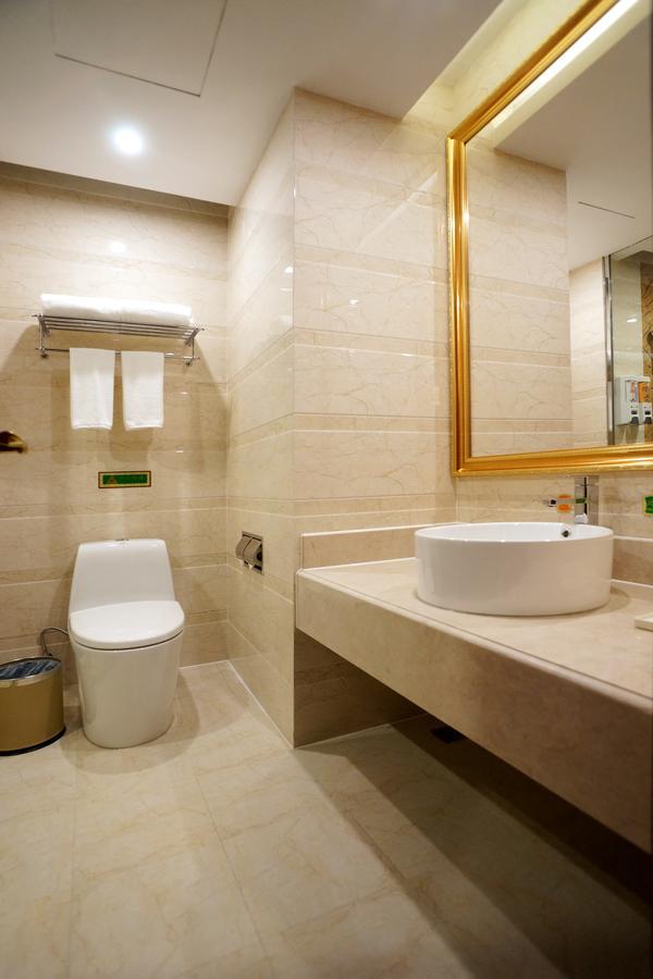 Vienna International - Pudong Airport Free Trade Zone - Free Shuttle Bus To Pvg Airport And Land 4*