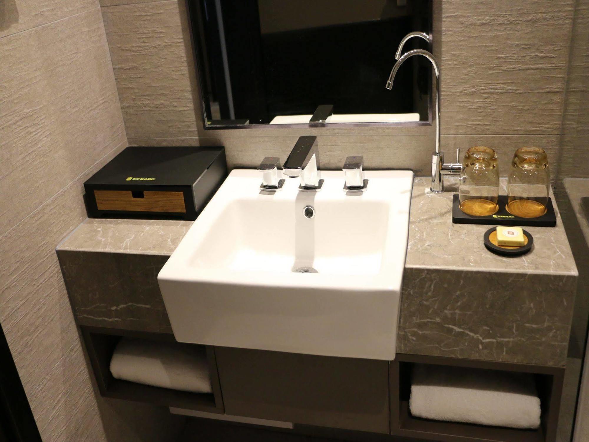 People's Square East Jinling Road 3*