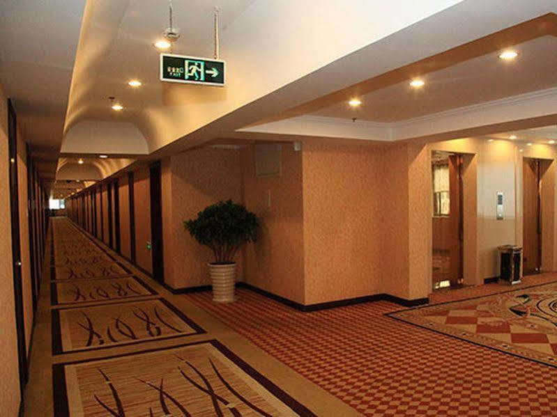Vienna Jiuxing Market Hotel 3*