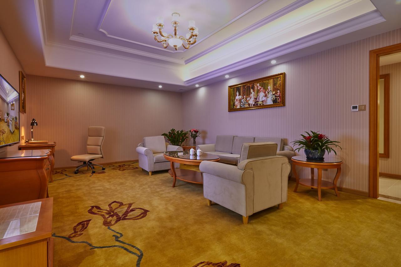 Venus International South Shenjiang Road Hotel 3*