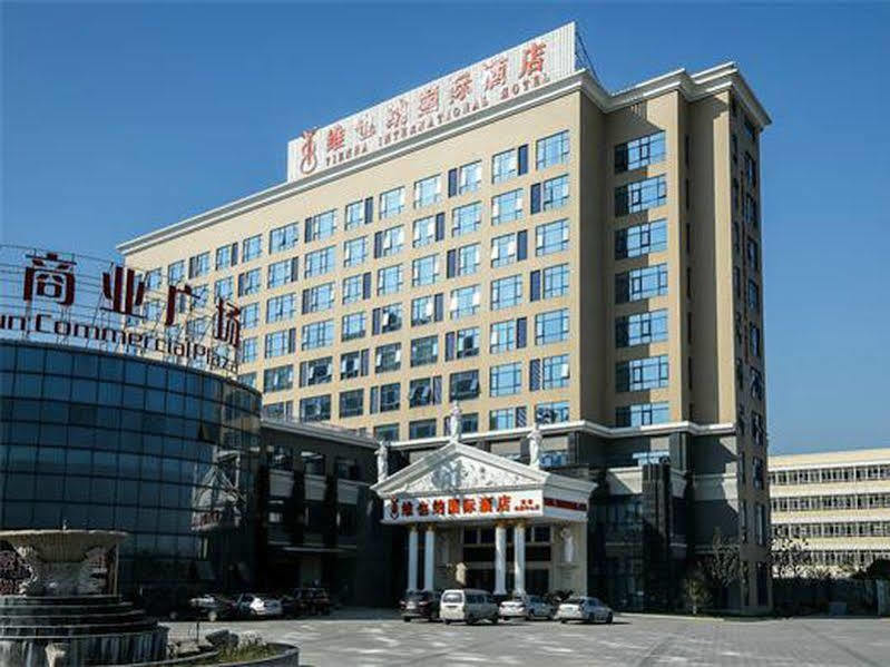 Hotel Vienna Hongqiao Convention & Exhibition Center 4*