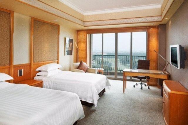 Crowne Plaza Malaren Hotel 5*