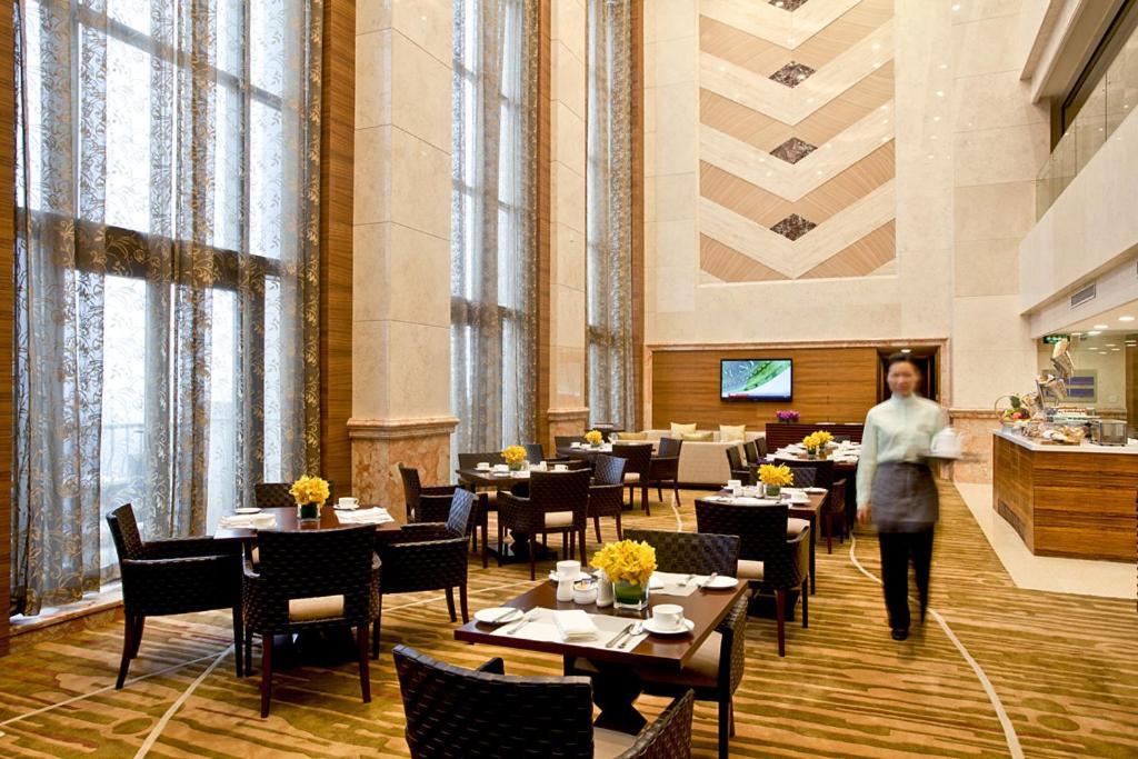 Crowne Plaza Malaren Hotel 5*