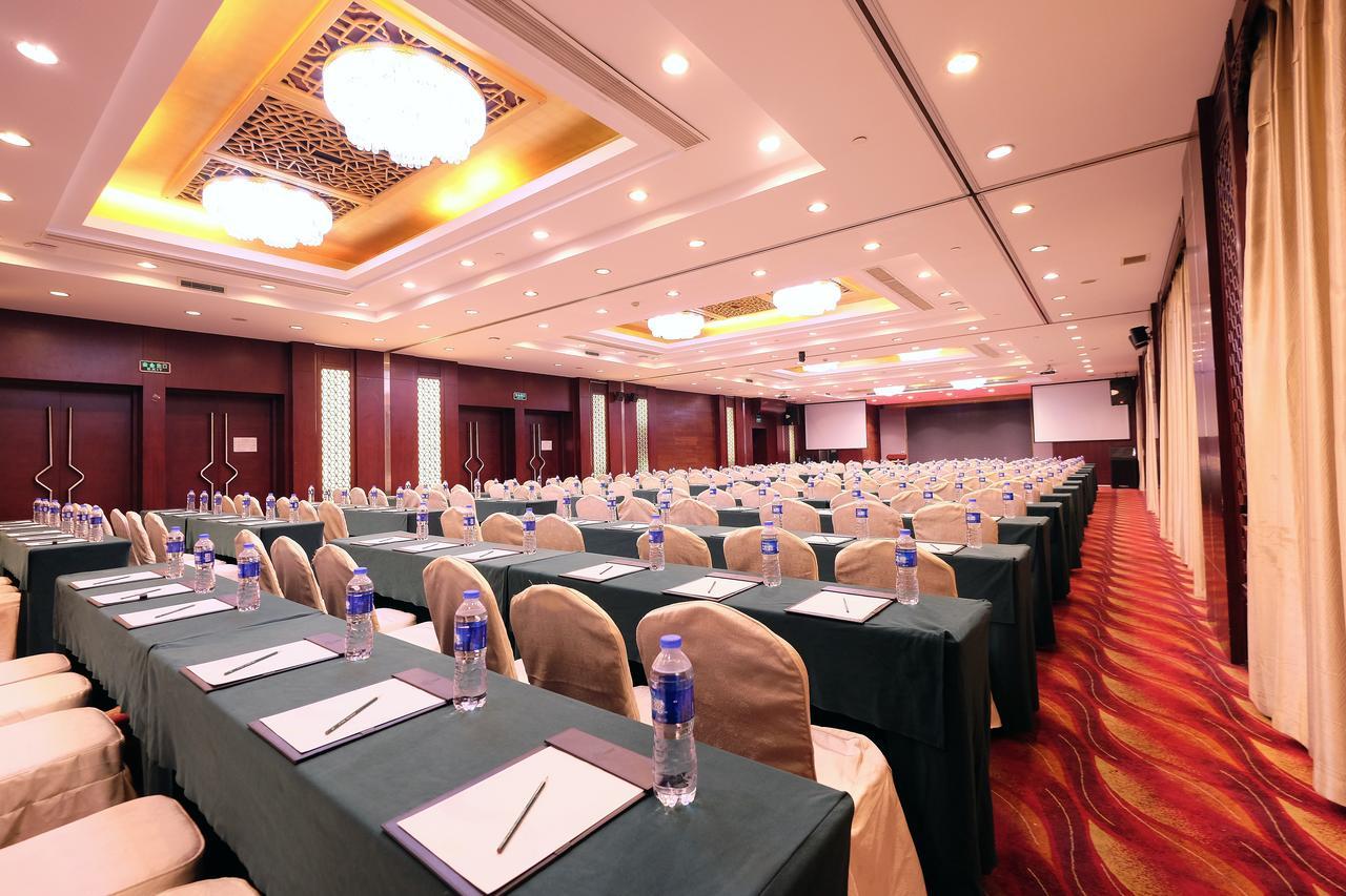 Gem Flower - North Bund Hotel