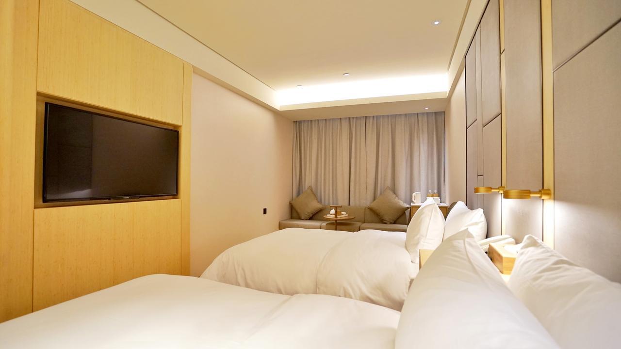 Hotel Ji Baoshan Youyi Road 3*
