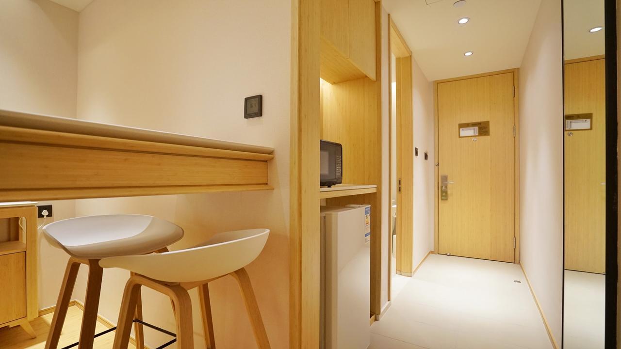 Ji Baoshan Youyi Road Hotel 3*