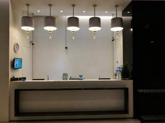 Jinjiang Baoshan Gongfu Xincun Hulan Road Subway Station Hotel
