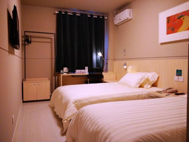 Hotel Jinjiang Baoshan Gongfu Xincun Hulan Road Subway Station 3*