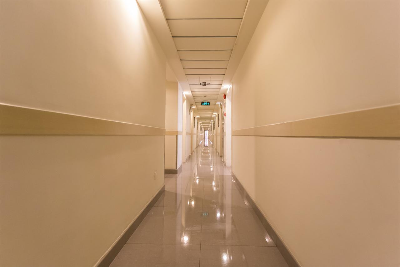 Jinjiang Baoshan Gongfu Xincun Hulan Road Subway Station Hotel 3*