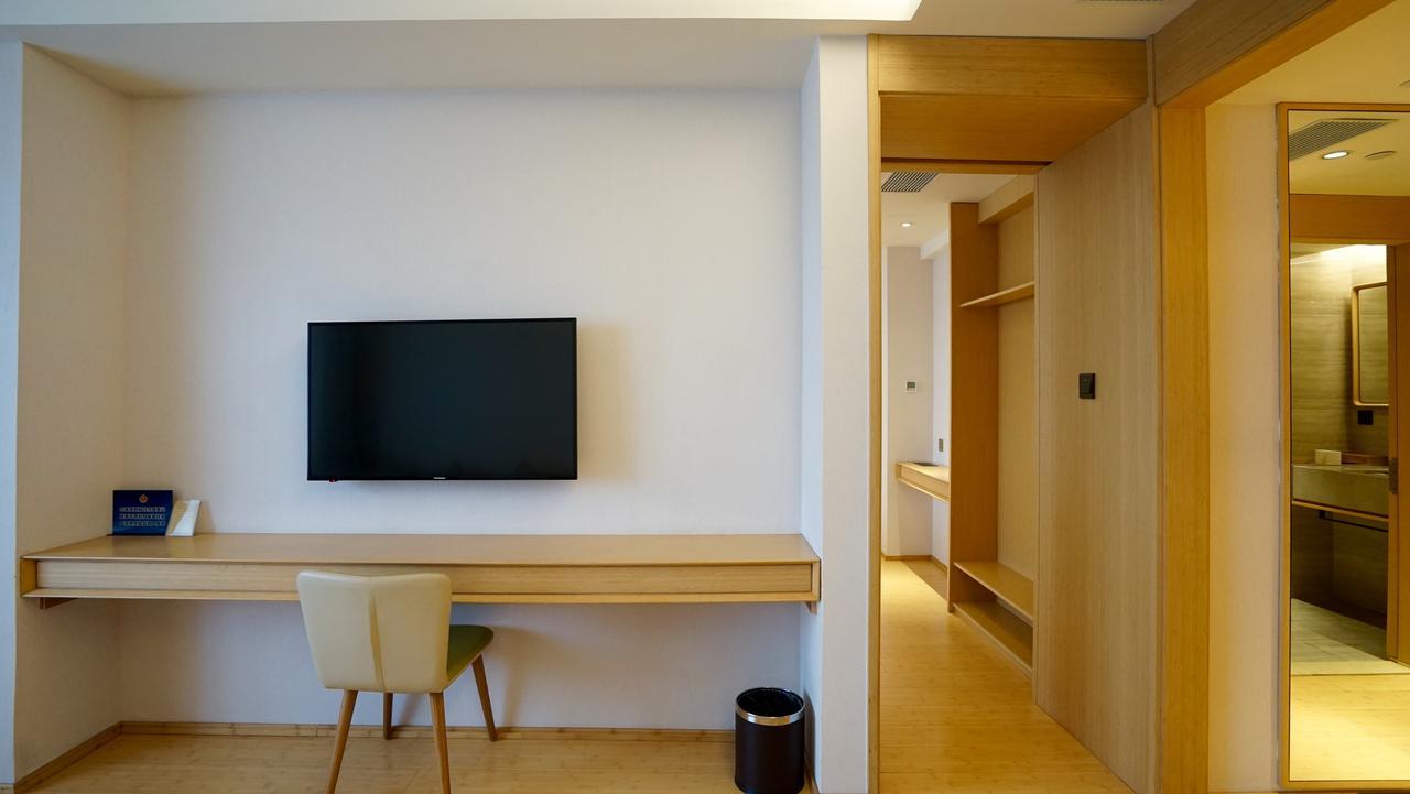 Ji Baoshan Youyi Road Hotel 3*