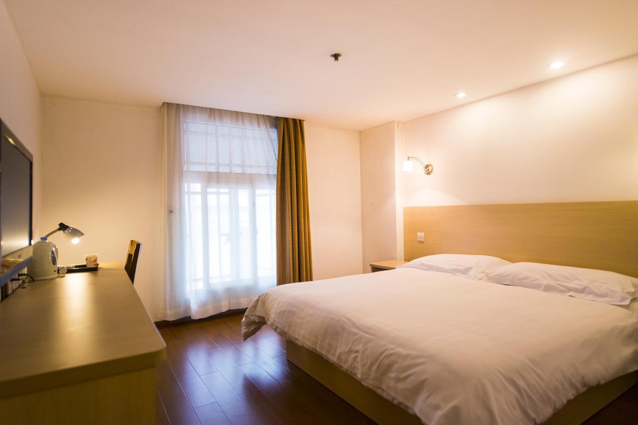 Hotel Hongkou Football Stadium Chifeng Road 2*