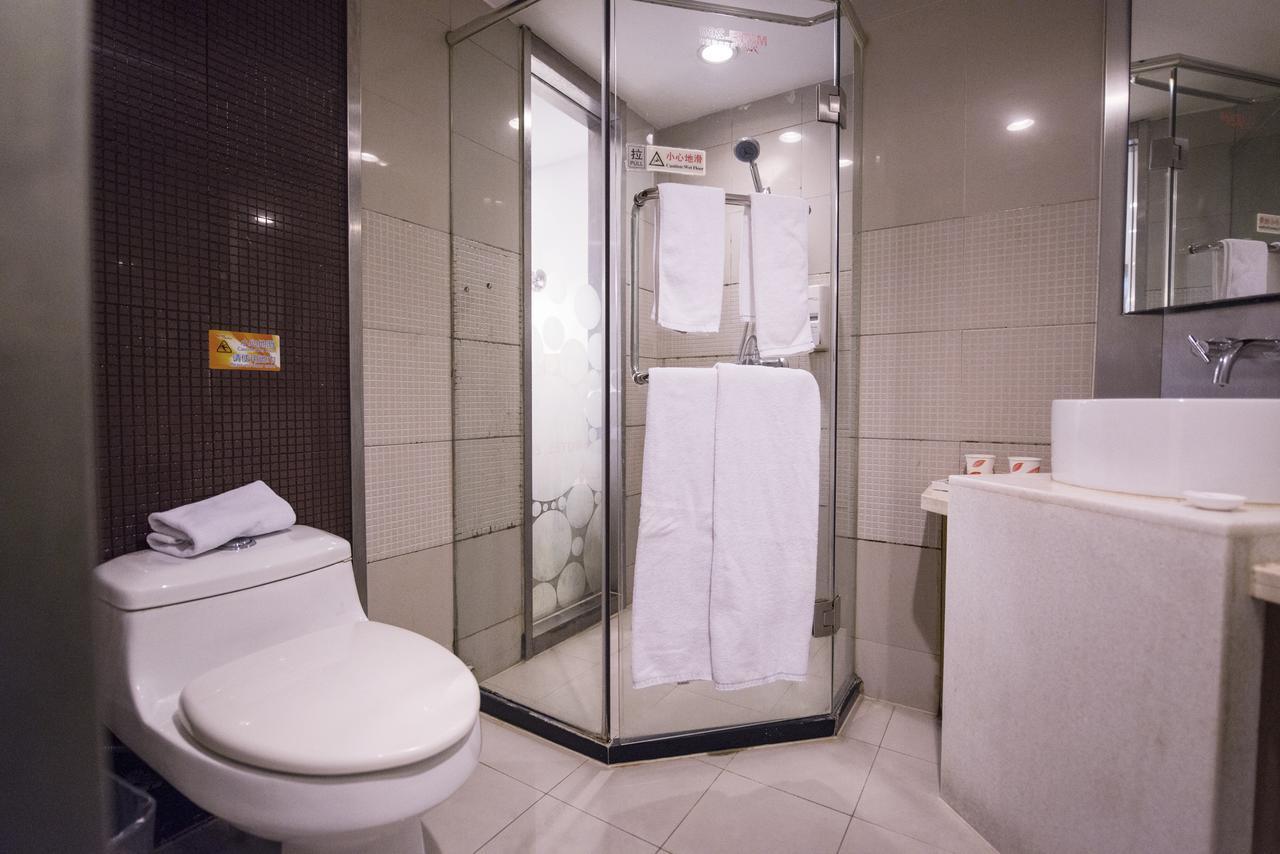 Hotel Hongkou Football Stadium Chifeng Road 2*