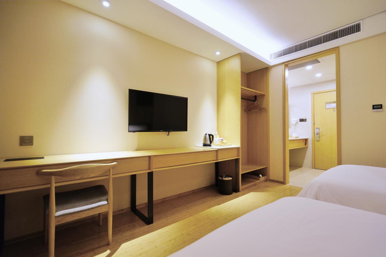 Ji Hongqiao Airport Huqingping Highway Hotel