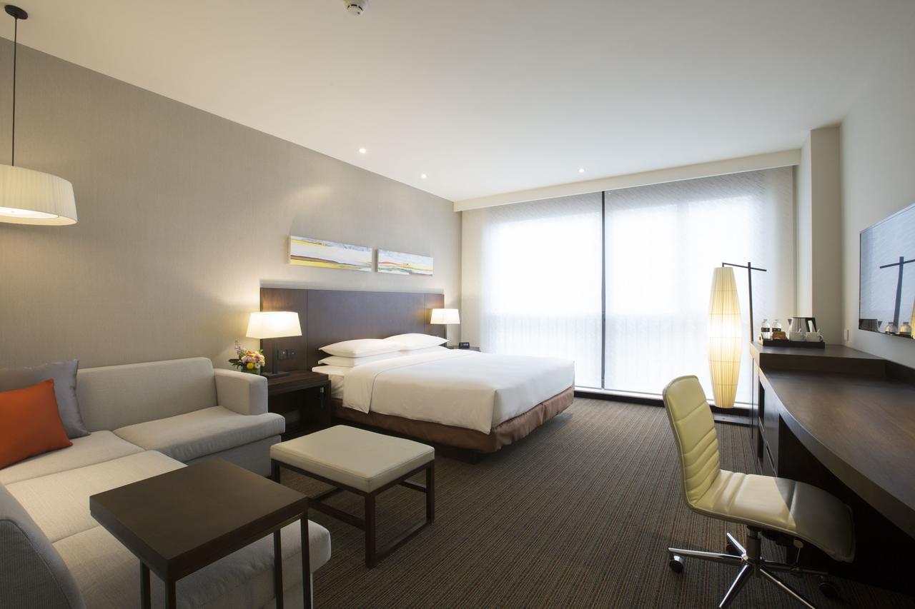 Hyatt Place New Hongqiao 4*
