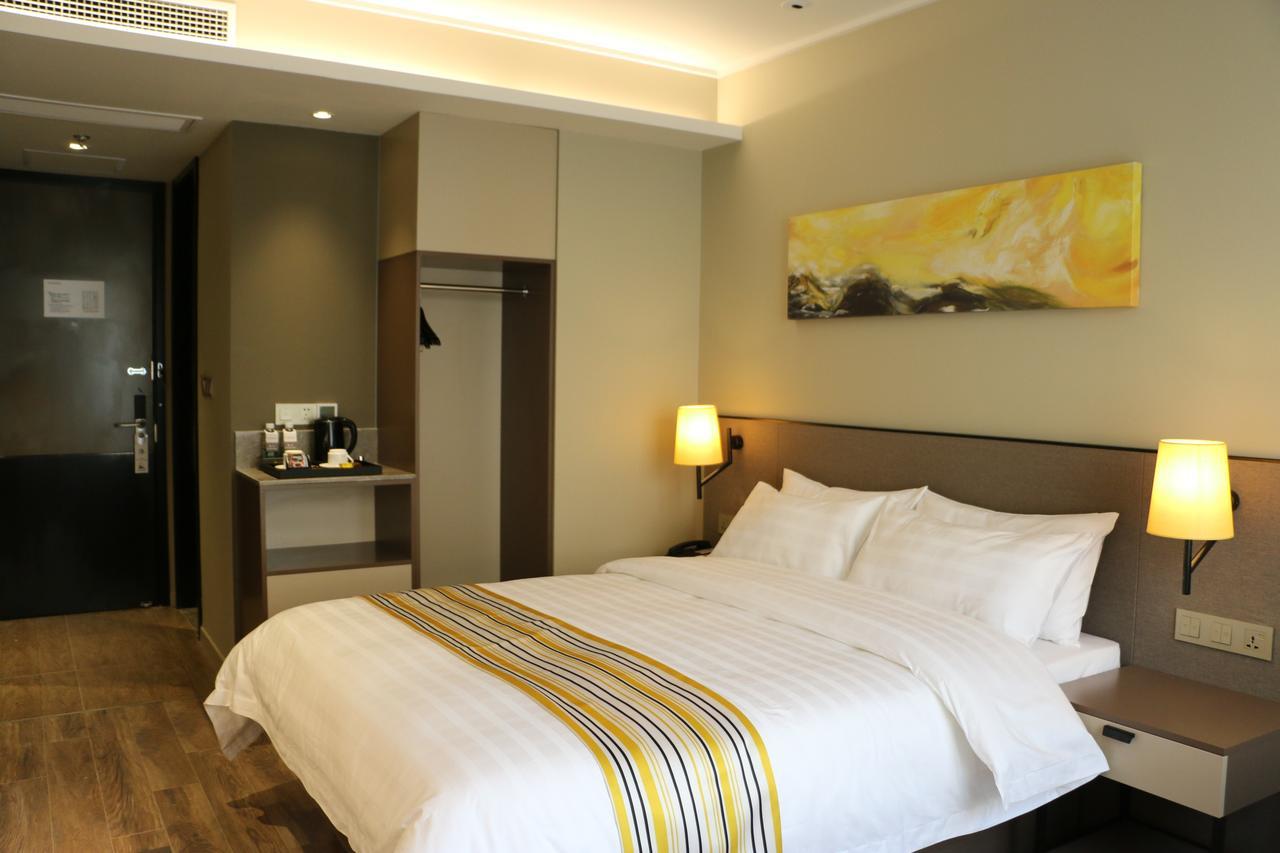 People's Square East Jinling Road Hotel