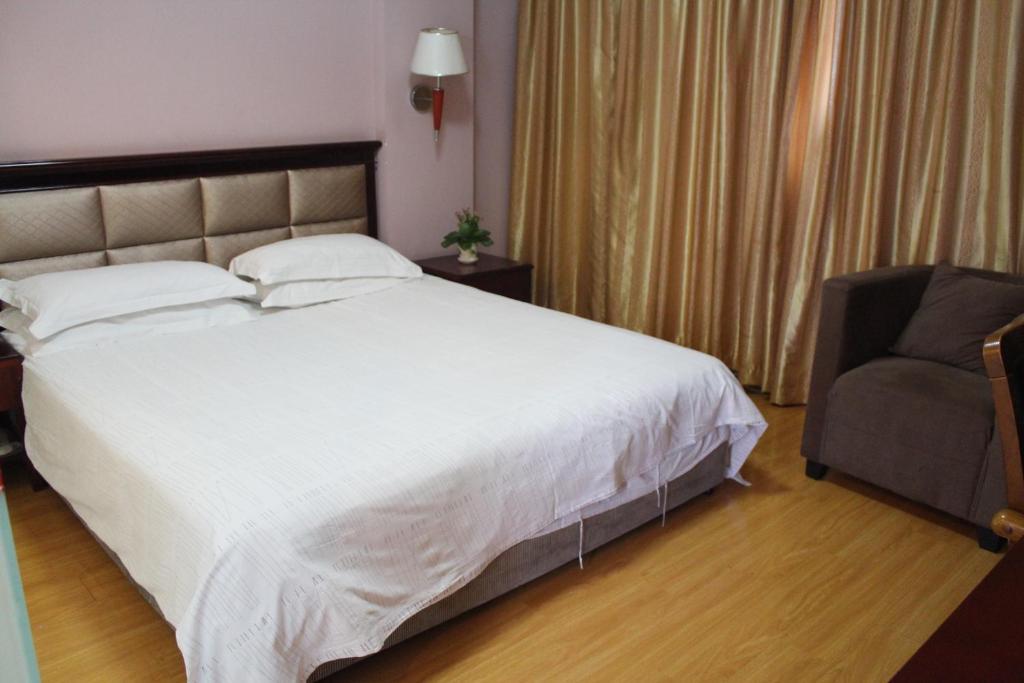 Yiting Four Season - Dongfang Road Branch Hotel 2*