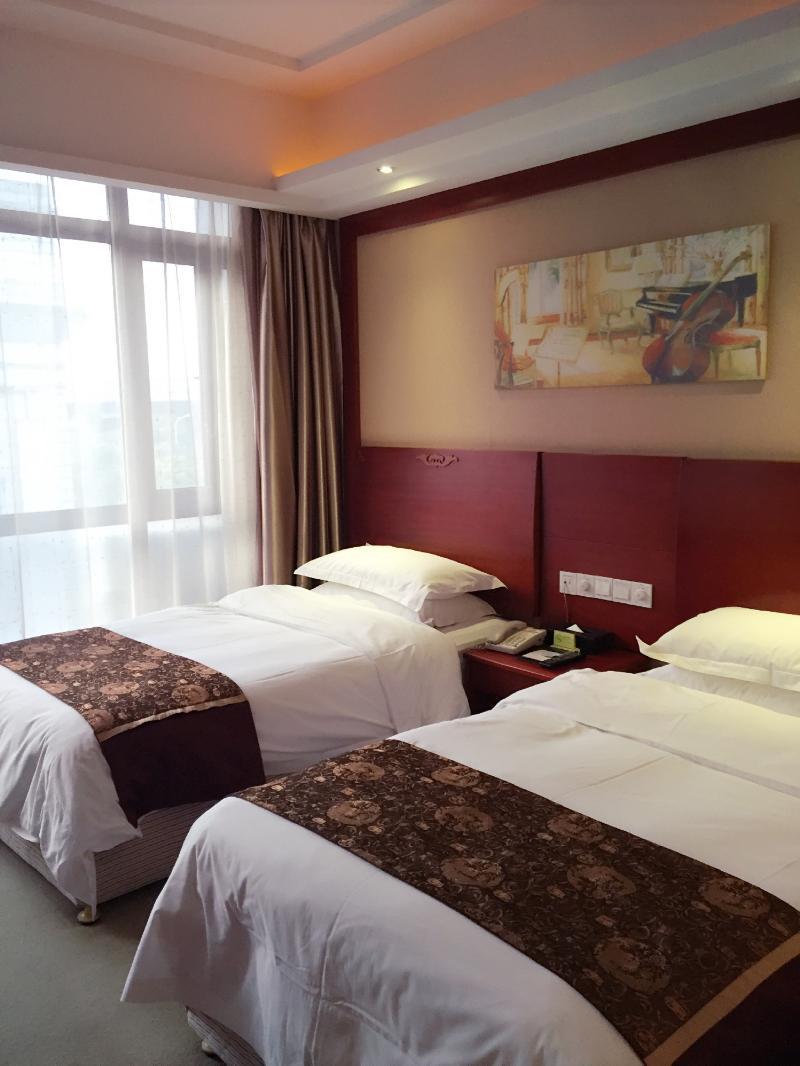 Vienna Pudong Airport Huaxia Road 3*