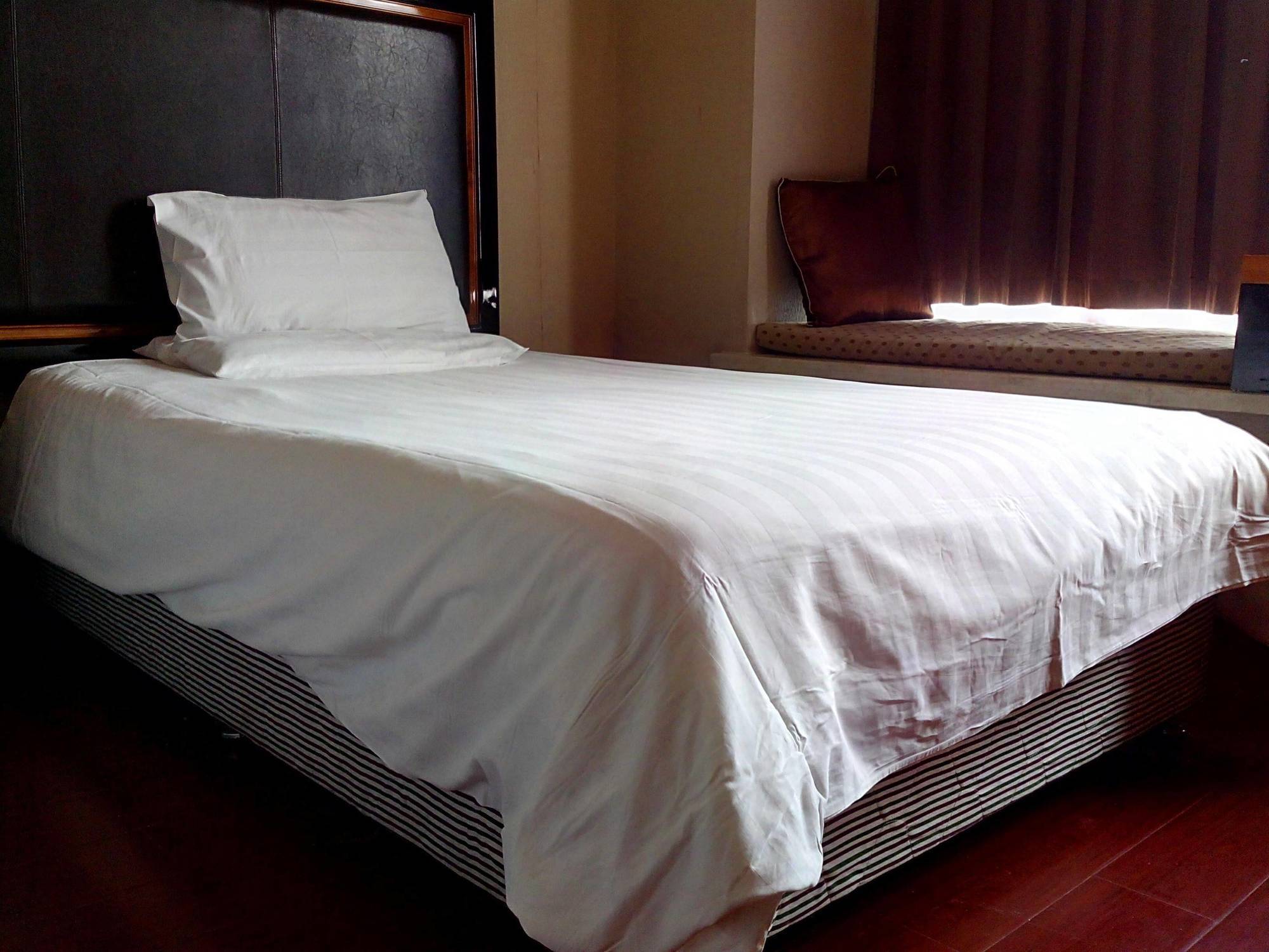 Huxin Business Hotel 2*