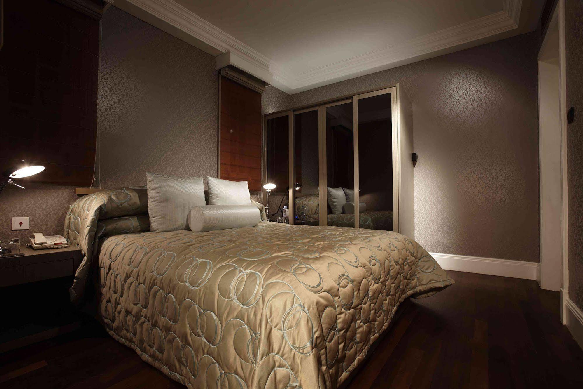 Massenet At Sinan Mansions Hotel