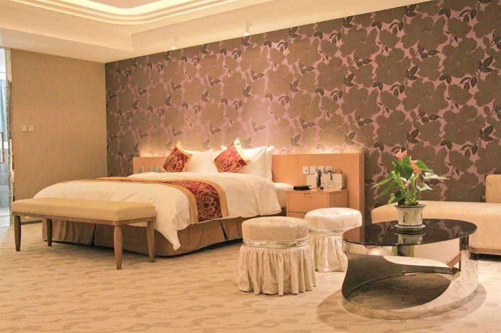 Vienna International Hongkou Guangyue Road Hotel 3*