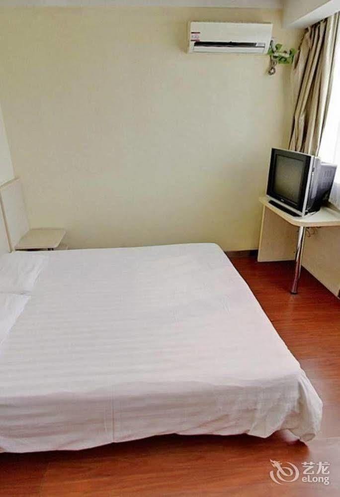 Hanting Express Lujiazui Minsheng Road Hotel Shanghai
