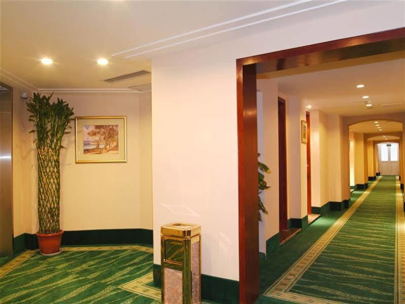 Gma Wuning Road Zhenping Road Metro Station Hotel 4*