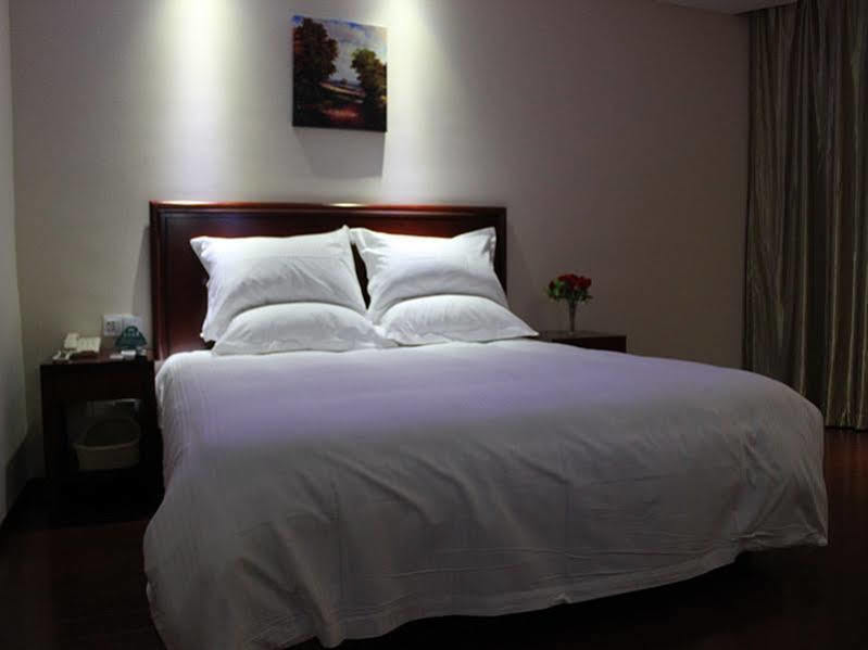 Gma Wuning Road Zhenping Road Metro Station Hotel