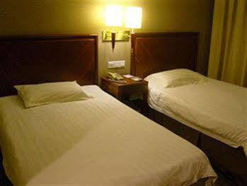 Gma Wuning Road Zhenping Road Metro Station Hotel 4*