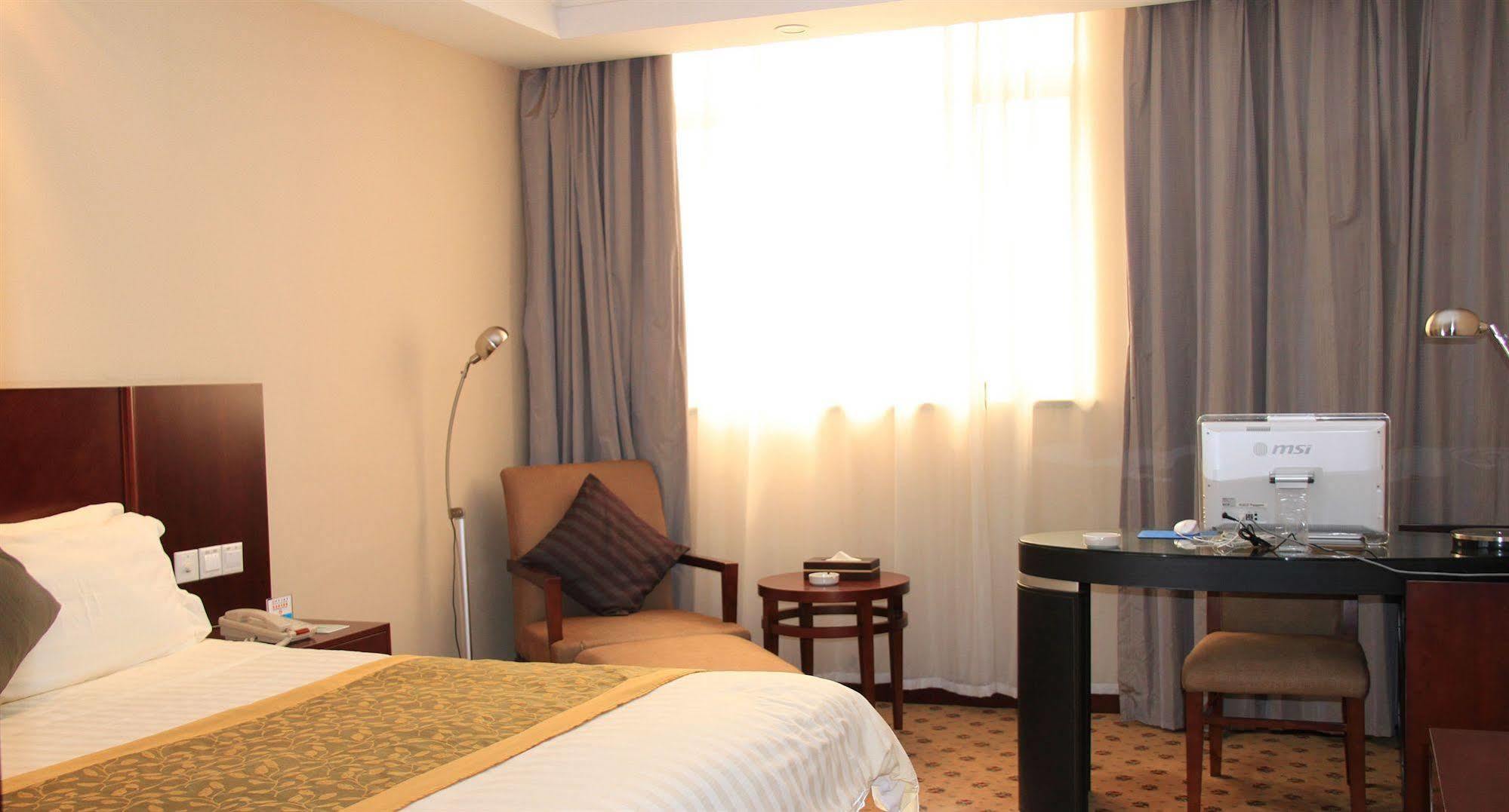 Hotel Golden Tulip New Asia The Bund 4*