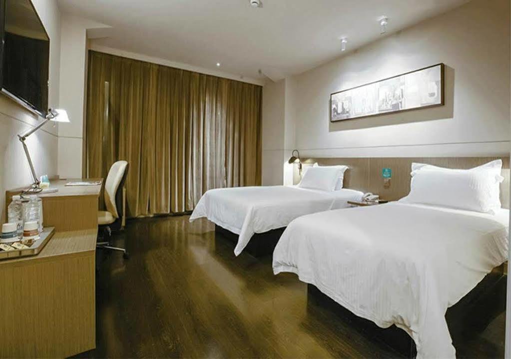 Jin Jiang East Asia Hotel 2*