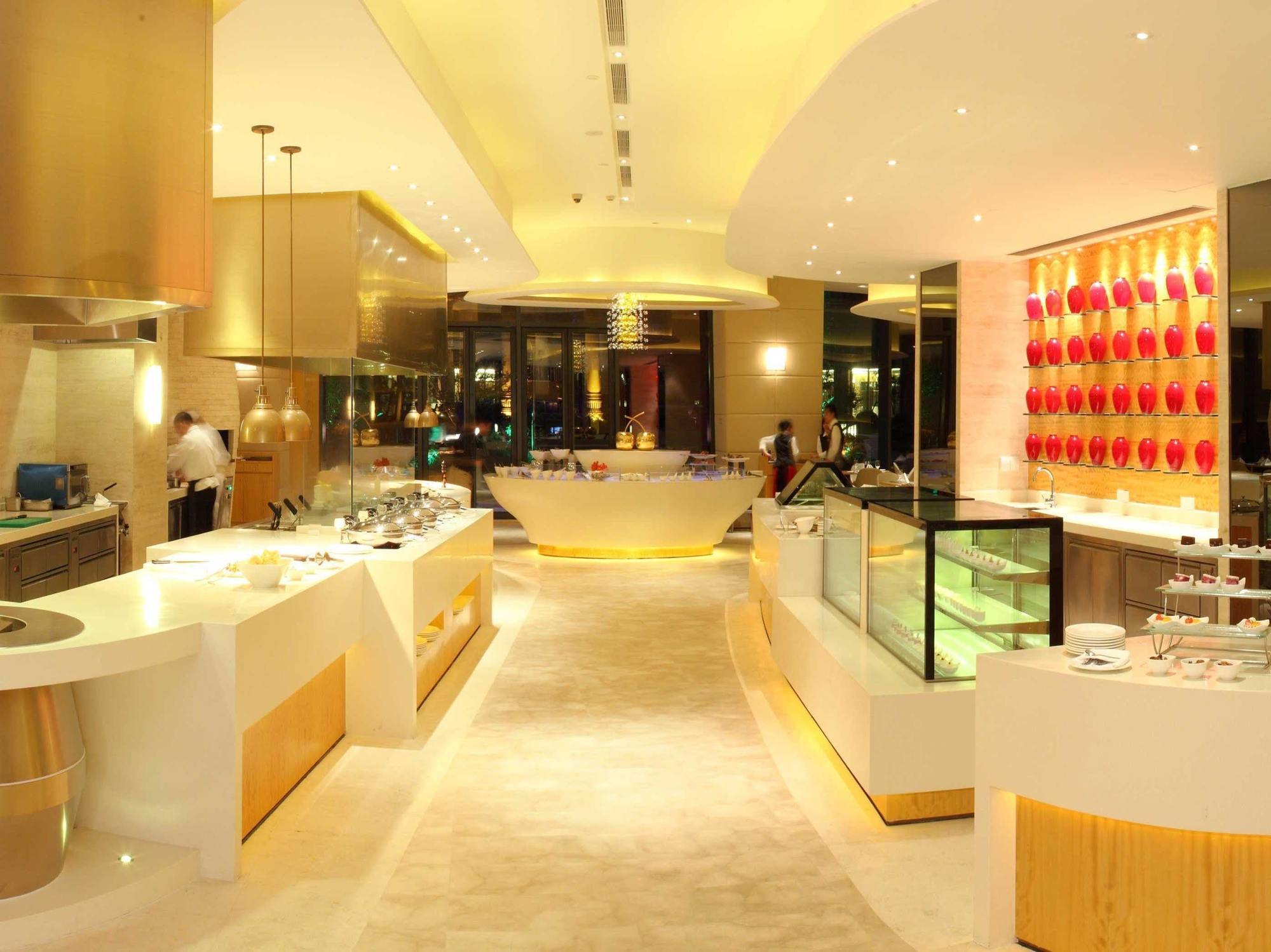 Hotel Hilton City Center 5*