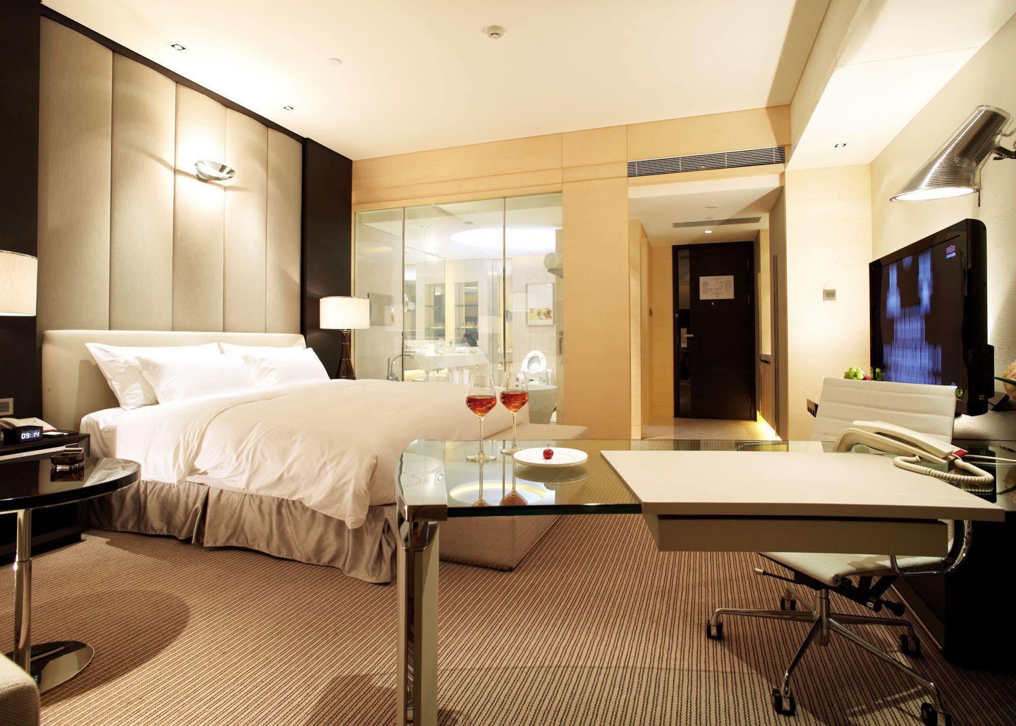Hotel Hilton City Center 5*