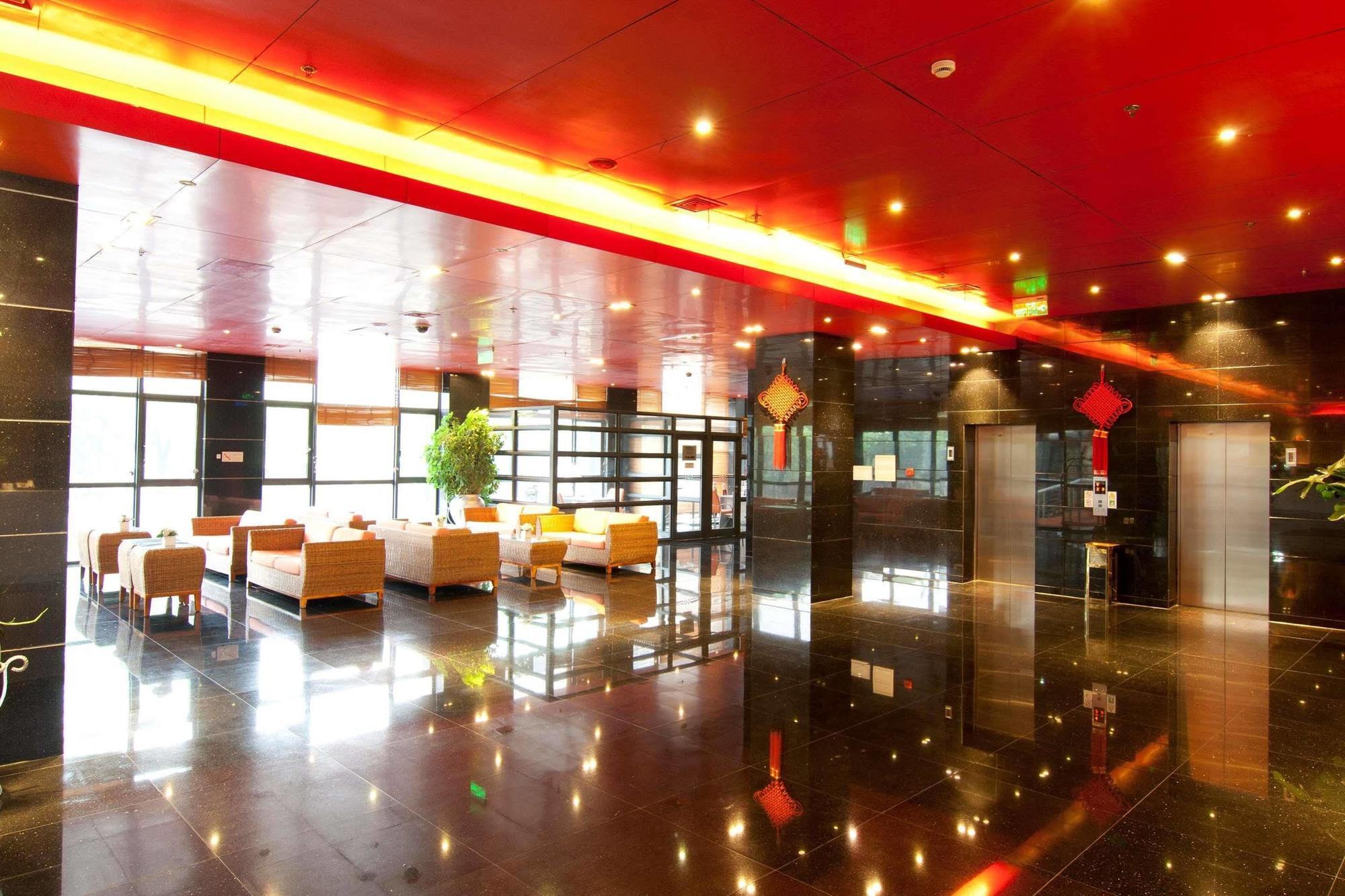 Gloria Plaza Kangqiao 3*
