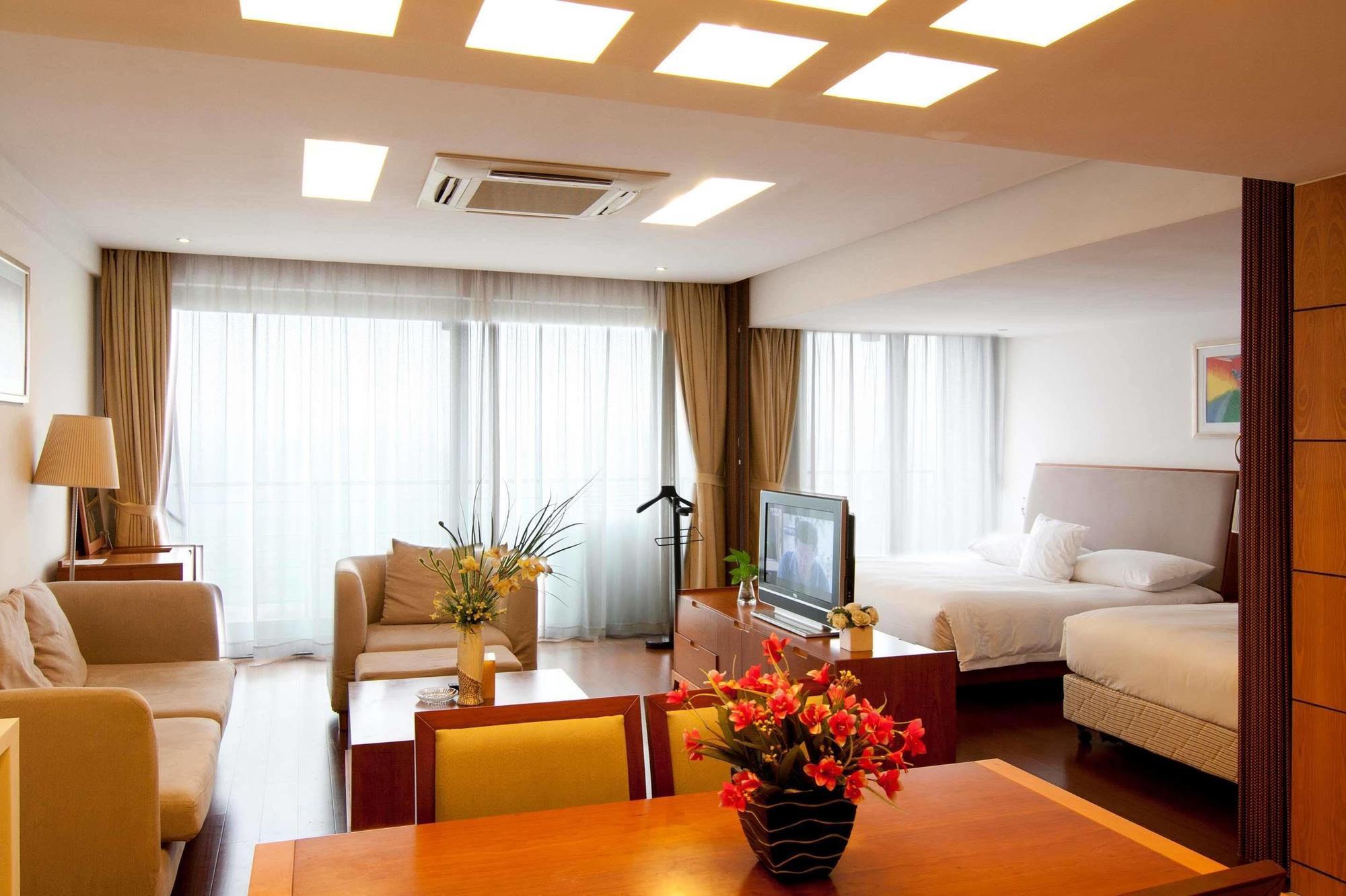 Hotel Gloria Plaza Kangqiao 3*