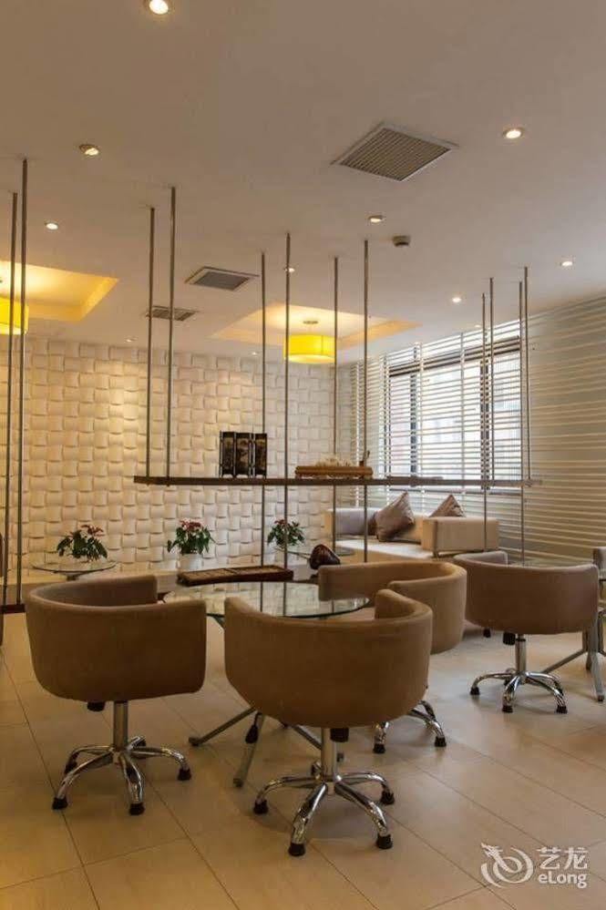 Ji Xujiahui Hotel 3*