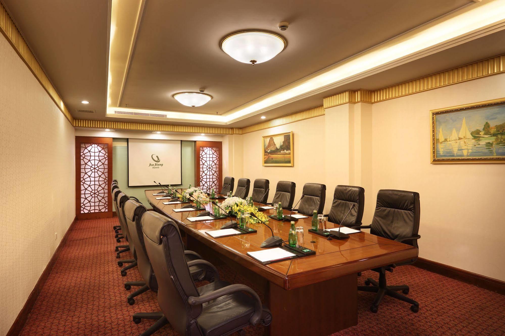 Jin Jiang Park Otel 4*