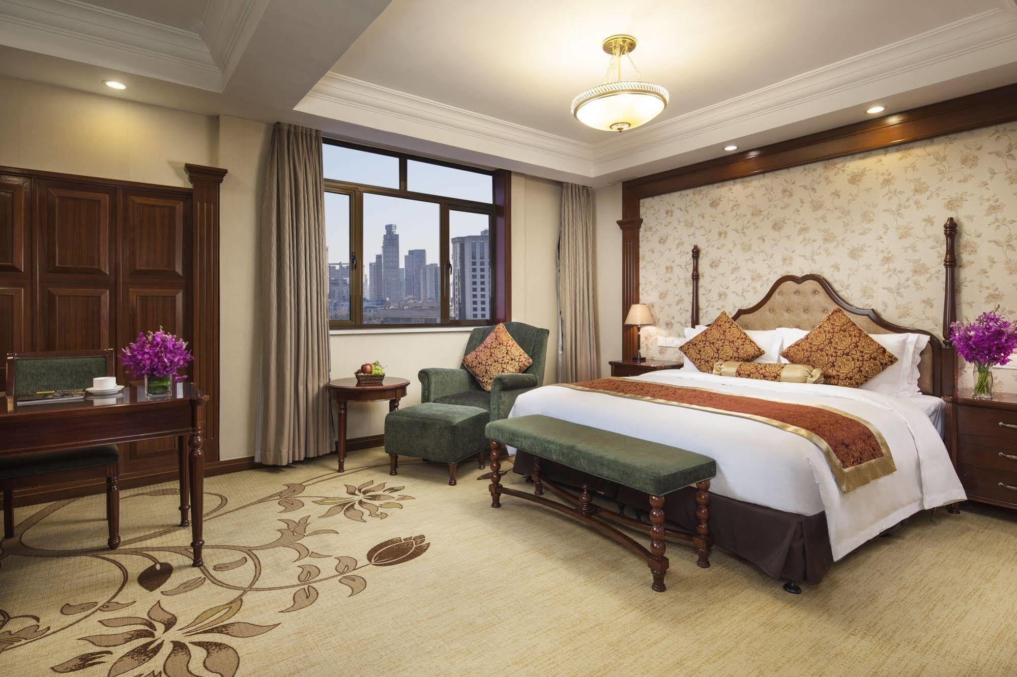 Jin Jiang Pacific Hotel 3*