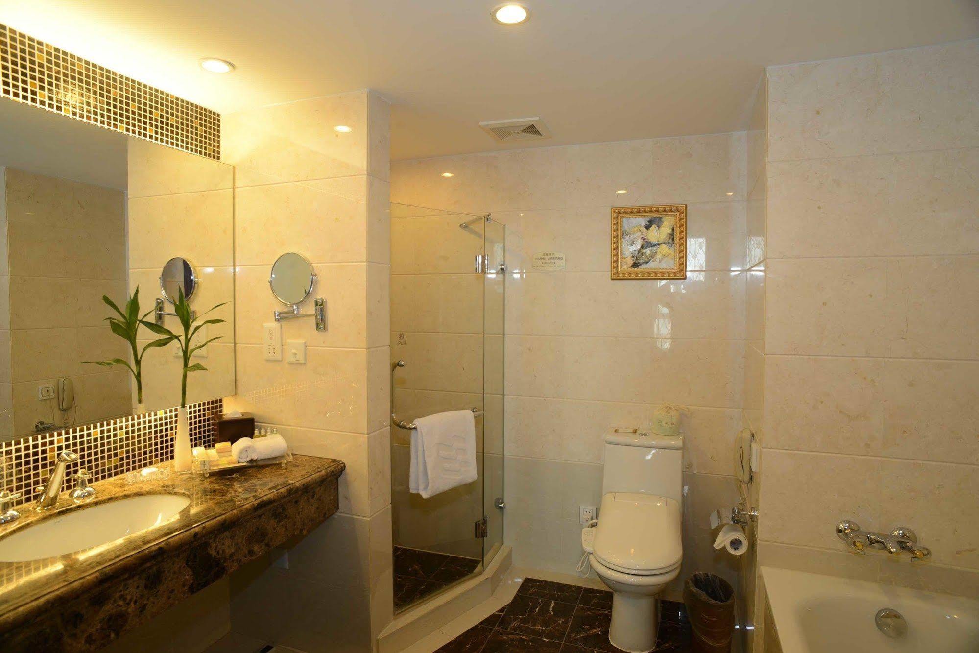 Pod The Bund Guangdong Road 4*