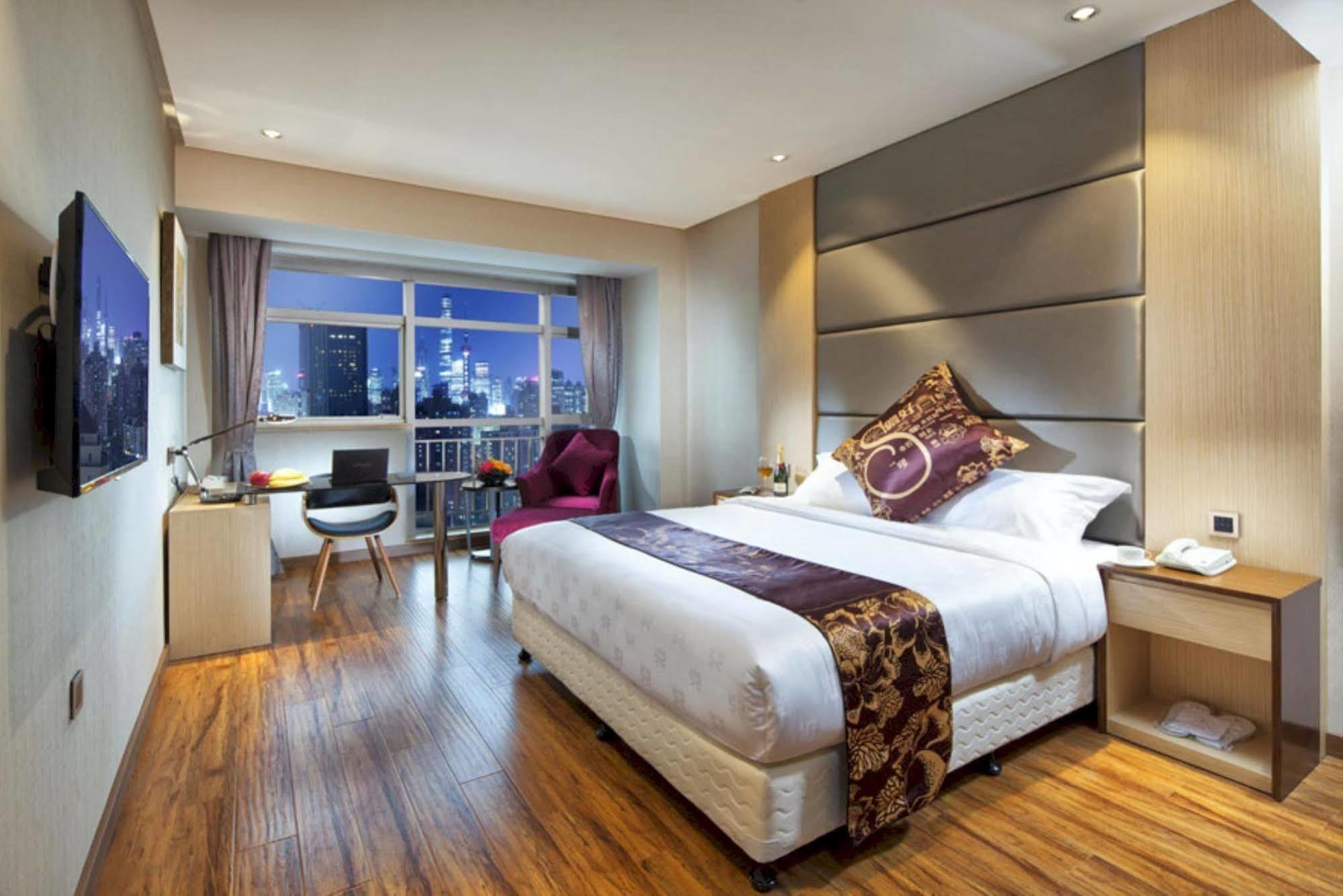 Hotel Kingtown Hongkou 4*
