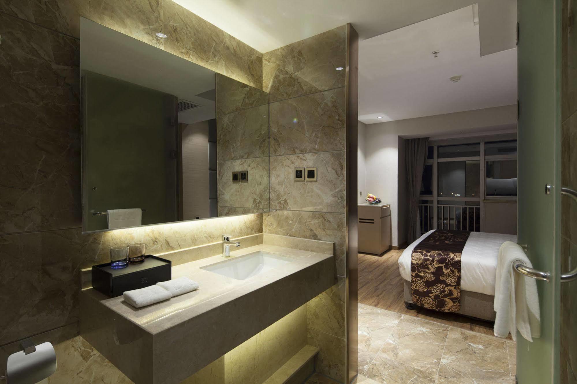 Kingtown Hongkou Hotel