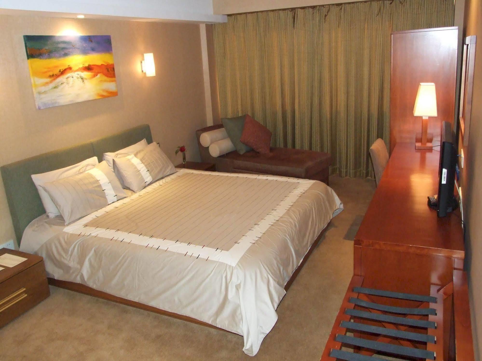 Radius International Swan Hotel 3*